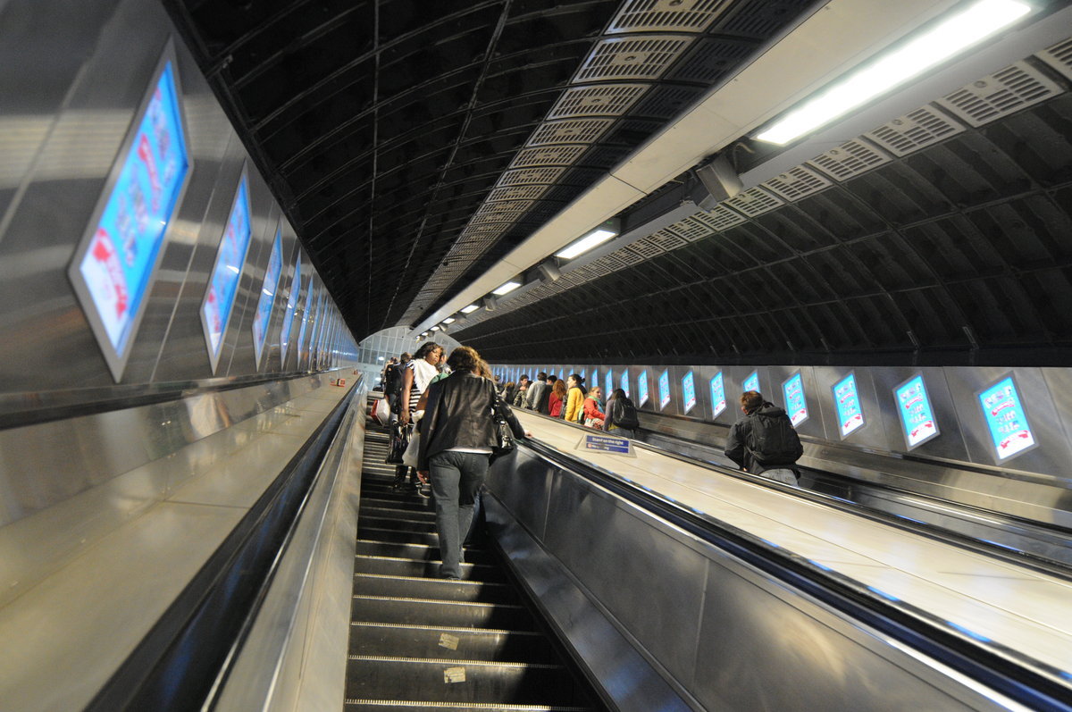 tube-escalator-blinkenads