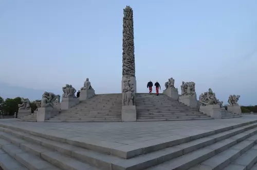 vigeland-monolith-treppen